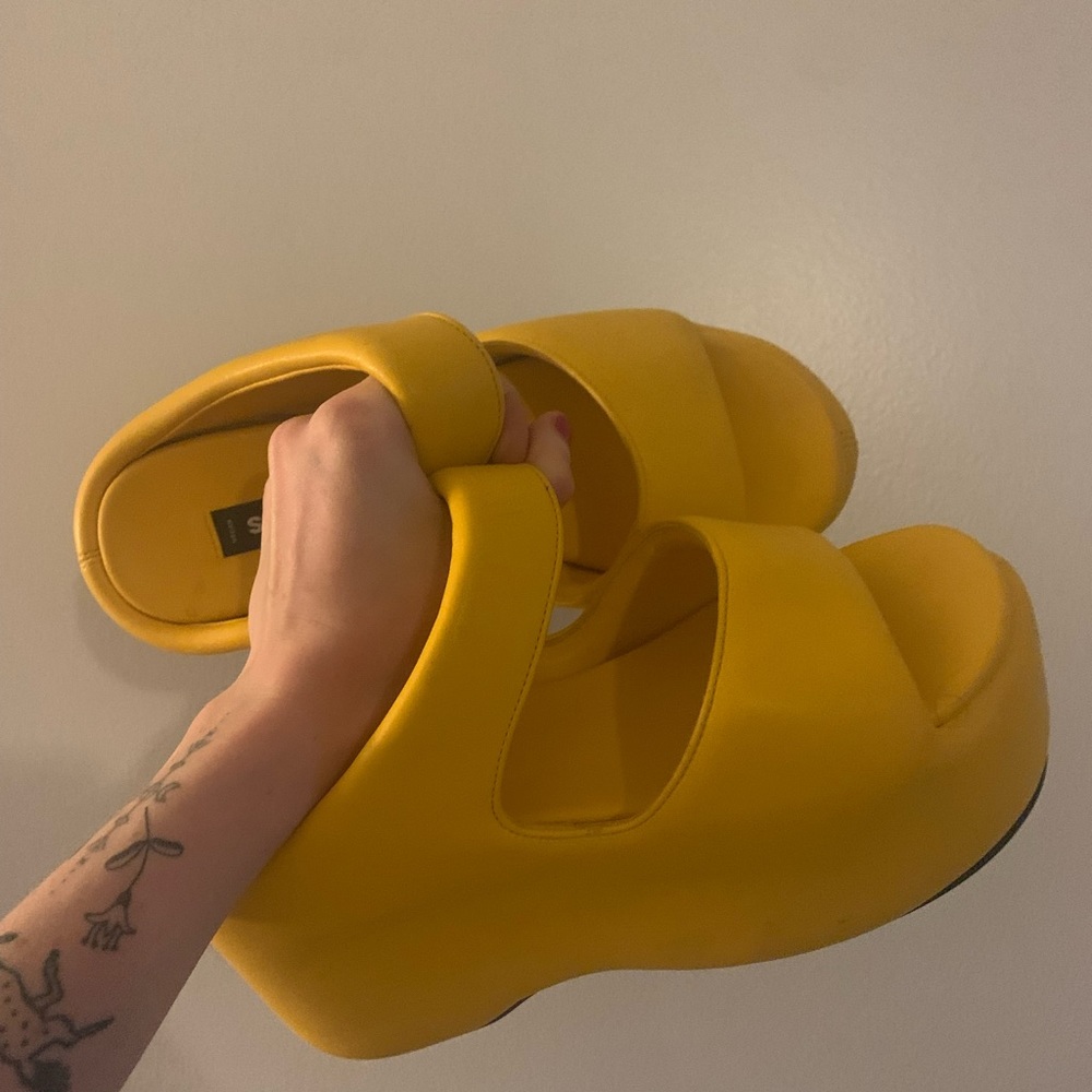 SIMON MILLER NWOT BUBBLE SANDLE
